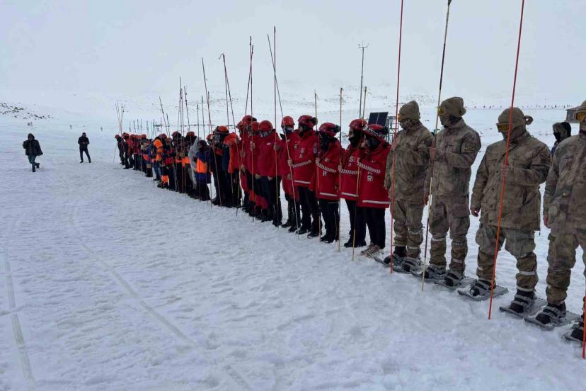 Hesarek Kayak Merkezi’nde gerçeğini aratmayan arama kurtarma tatbikatı
