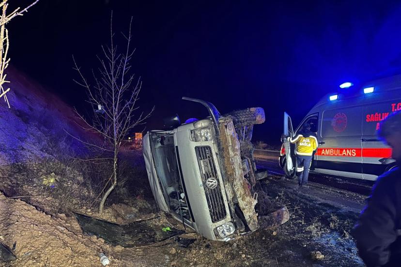 İşçi servisi şarampole devrildi. 17 yaralı