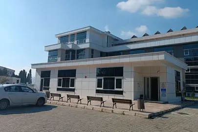 İzmir'de dehşet! Evinin önünde silahlı saldırıya uğradı; hayatını kaybetti