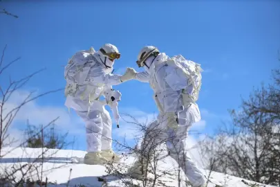 Jandarma komandolardan kış tatbikatı