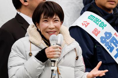 Japon Başbakanın kumarı işe yaradı, partisi erken seçimde galip geldi