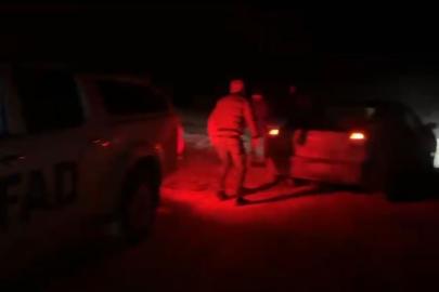 Kar ve tipiden yolda mahsur kalan vatandaşları AFAD ekipleri kurtardı