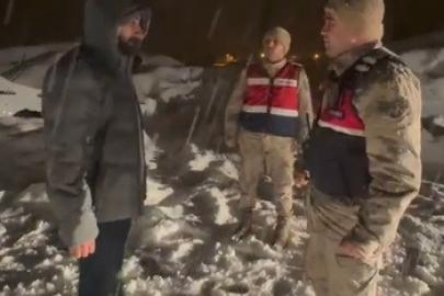 Karda mahsur kalan vatandaşı jandarma kurtardı