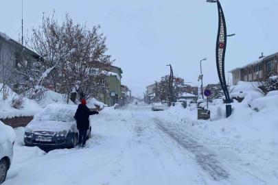 Karlıova’da kar ve tipi hayatı olumsuz etkiledi
