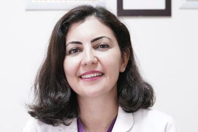 Kas gevşetici yerine başka ilaç verildi. Kalbi duran doktor yaşam savaşı veriyor