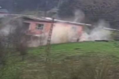 Kastamonu'da 2 katlı ev heyelan nedeniyle çöktü