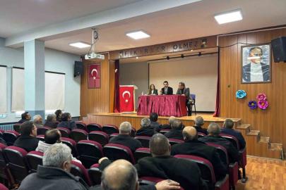 Kaymakam Tutal muhtarlarla mera mevzuatını değerlendirdi