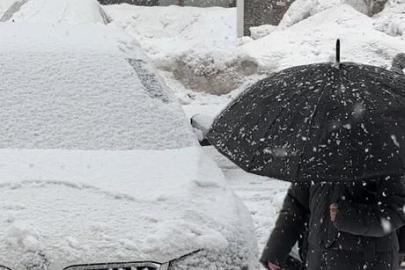 Kent yok oldu! Kar kalınlığı 3 metreyi buldu; yağış devam ediyor