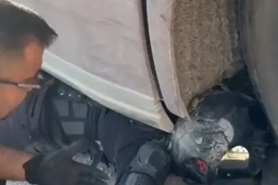 Kurye TIR altında kaldı burnu dahi kanamadı