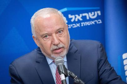 Lieberman itiraf etti: israil hiç bu kadar yalnız ve bağımlı olmamıştı