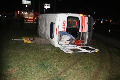 Manisa'da ambulans ile otomobil çarpıştı. Beş yaralı
