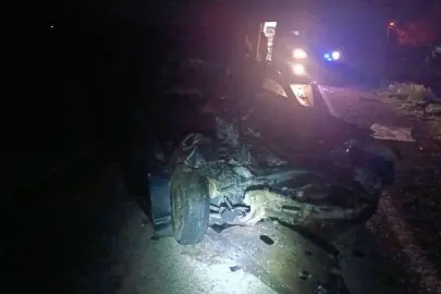 Manisa’da feci kaza: Kamyon ile otomobil çarpıştı! 1 ölü, 1 yaralı