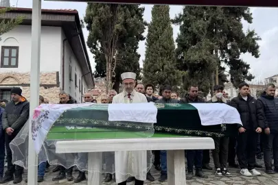 Mardin'deki trafik kazasında hayatını kaybedenlerden Melek Durmuş'un cenazesi Bilecik'te defnedildi