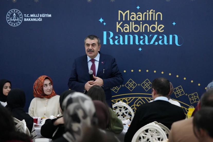 Milli Eğitim Bakanı Tekin, Erzurum’da şehit aileleri ve gazilerle buluştu, ilk iftarını öğrencilerle açtı
