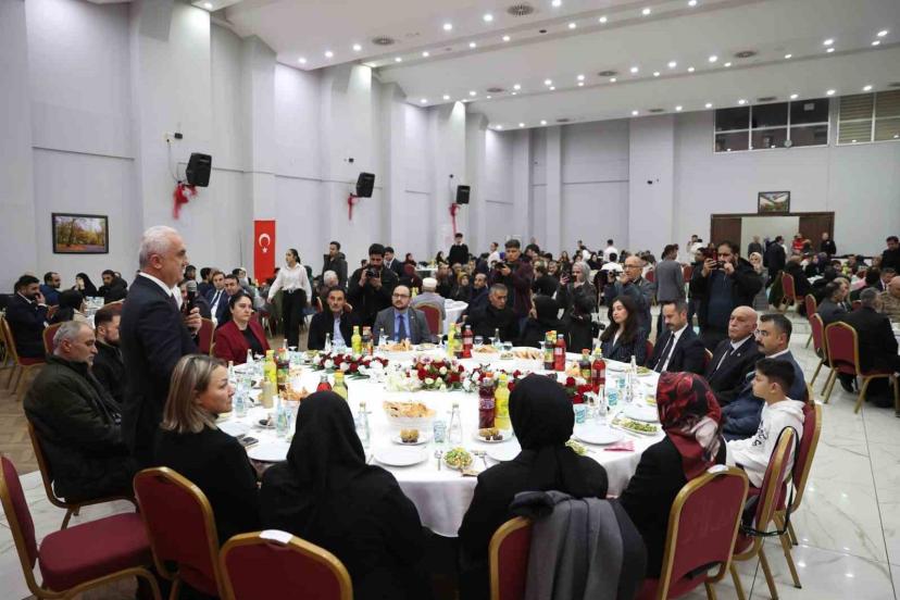 Muş’ta Ramazan’ın ilk iftarı şehit yakınları ve gazilerle yapıldı