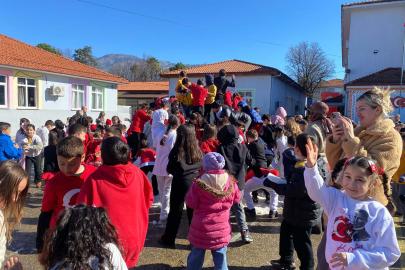 Öğrencilerin kar sevinci