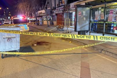 Otobüs beklerken tabancayla vuruldu
