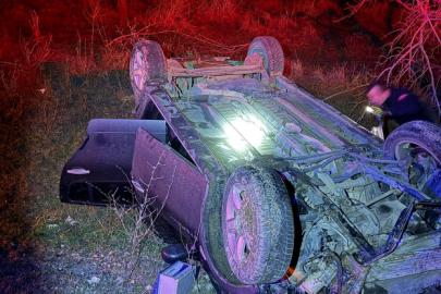 Otomobil şarampole devrildi: 2 yaralı