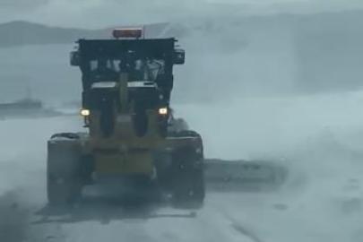 Özel İdare ekipleri tipiden kapanan yolları açmak için aralıksız çalışıyor