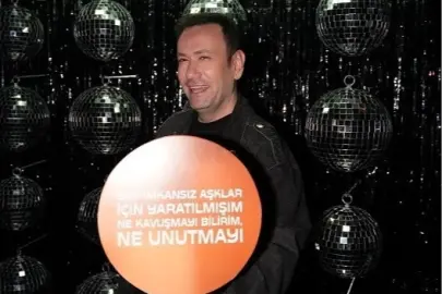 Özgür Aras yeni yaşını ünlülerle kutladı