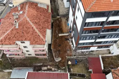 SON DAKİKA: Ankara'da şaşkına çeviren olay! İstinat duvarı yıkıldı! 'Deprem sesi gibi gümbürtü geldi..."