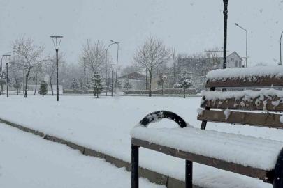 Tatvan’da kar yağışı