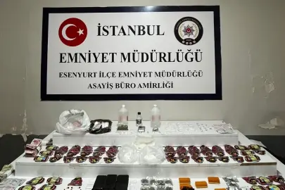 Teybin arkasındaki zulada uyuşturucularla yakalandılar