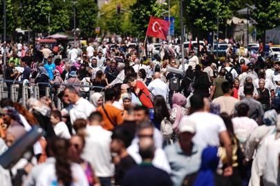 Türkiye'nin en kalabalık ilçesi oldu, nüfusu bir milyonu geçti. Dünya ülkelerini bile geride bıraktı