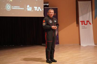 Türkiye'nin ilk astronotu Gezeravcı, üniversitelilerle buluştu