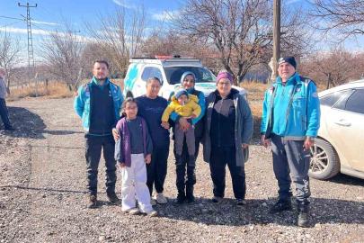 UMKE ekipleri enkazdan kurtardıkları depremzede aileyle 3 yıl sonra buluştu