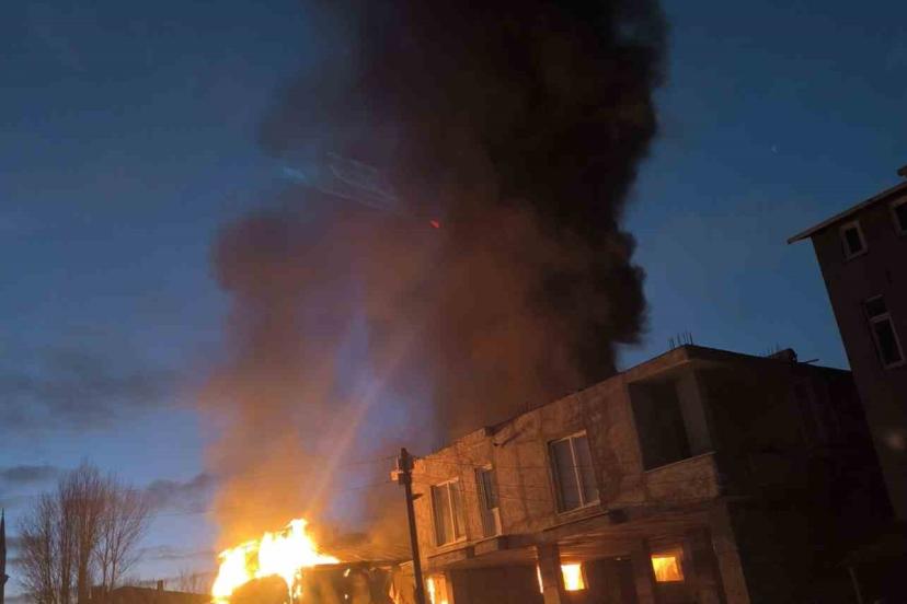 Van’da iş yerinde yangın paniği