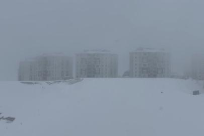 Yüksekova yeniden beyaza büründü