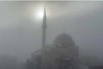 Yüksekova’da yoğun sis ulaşımı olumsuz etkiledi