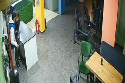 Akranı tarafından defalarca bıçaklandı. 17 yaşındaki çocuk hastanede