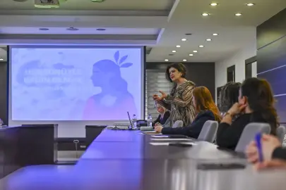 Antalya Muratpaşa'da kadın personellere hak eğitimi