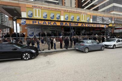 APP plaka değişiminde son gün yoğunluğu. Uzun kuyruklar oluştu