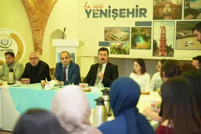 Başkan Ercan Özel üniversite öğrencileriyle buluştu