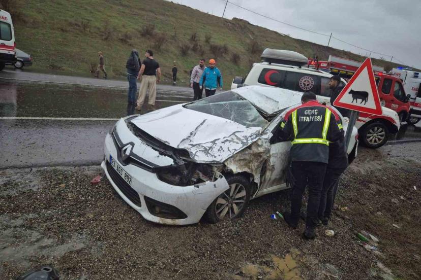 Bingöl’de trafik kazası : 1 ölü 2 yaralı