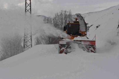 Bitlis’te 6,5 metrelik kar yağışına rağmen 20 bin kilometre yol açıldı