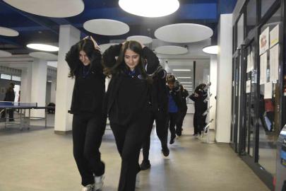 Bitlis’teki okullarda deprem tatbikatı yapıldı