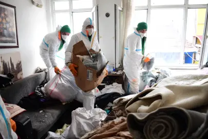 Bursa Osmangazi'den Kayıhan'daki çöp eve müdahale