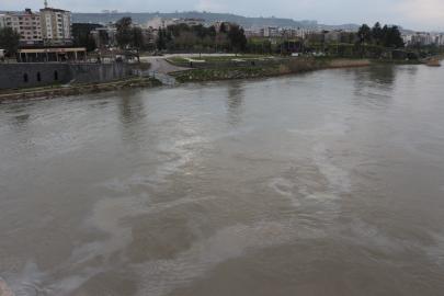 Cizre'de boru hattında sızıntı. Petrol Dicle Nehrine karıştı, ekipler arızayı giderdi
