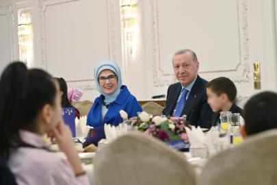 Cumhurbaşkanı Erdoğan, devlet himayesindeki çocuklarla iftarda bir araya geldi