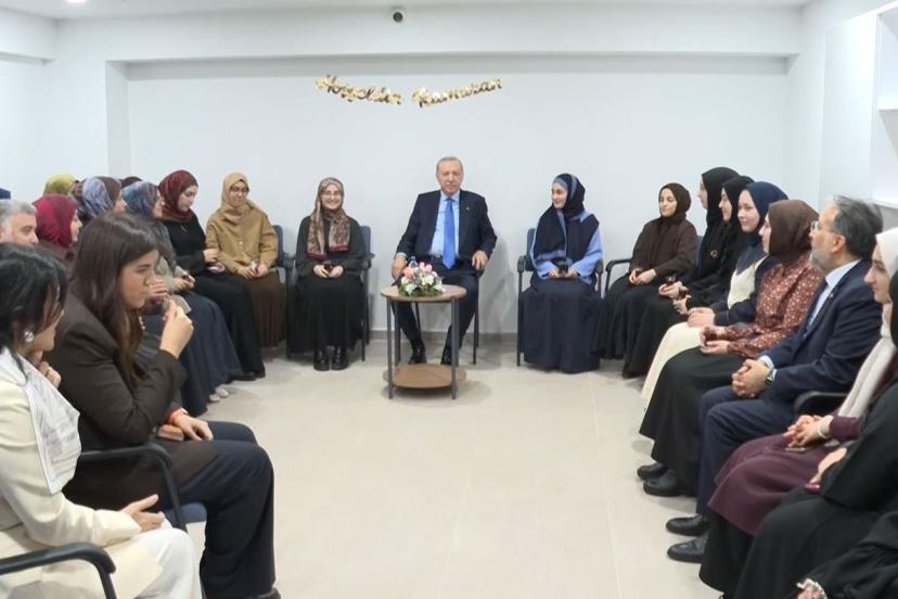 Cumhurbaşkanı Erdoğan üniversite öğrencileri ile bir araya geldi