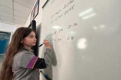 Dünya birinciliğine ulaşan tek Türk öğrenci. 10 yaşındaki Lina'nın hayali Nobel