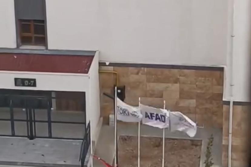 Elazığ’da iki küçük kalpten Türk bayrağına büyük vefa