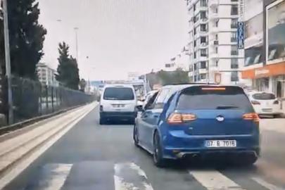 Elazığ’da makas atan araç kameralara yansıdı