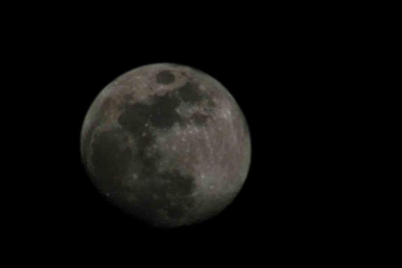 Elazığ’da şişkin ay gökyüzünü süsledi