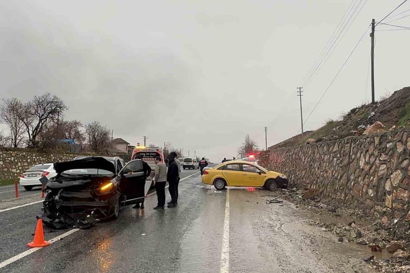 Elazığ’da trafik kazası: 2 yaralı
