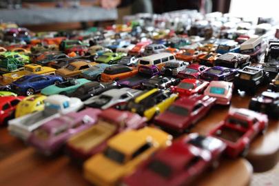 Elazığ’lı öğretmen 16 yılda bin 500 model araba topladı